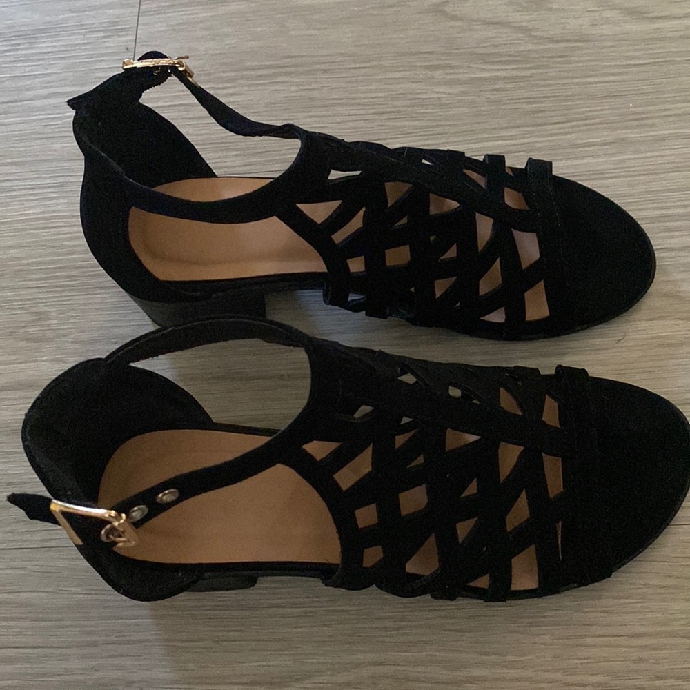 Black shoes/sandals with small heel